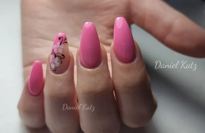 מילוי אקריל - מניקור מדויק