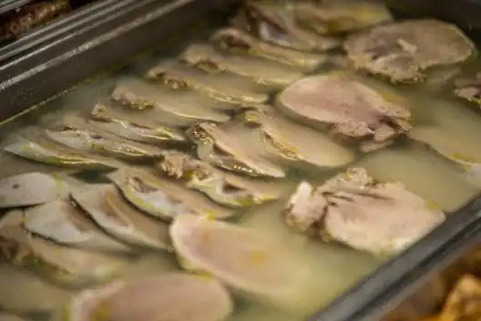 לשון בקר ברוטב שום / רוטב שמנת פטריות