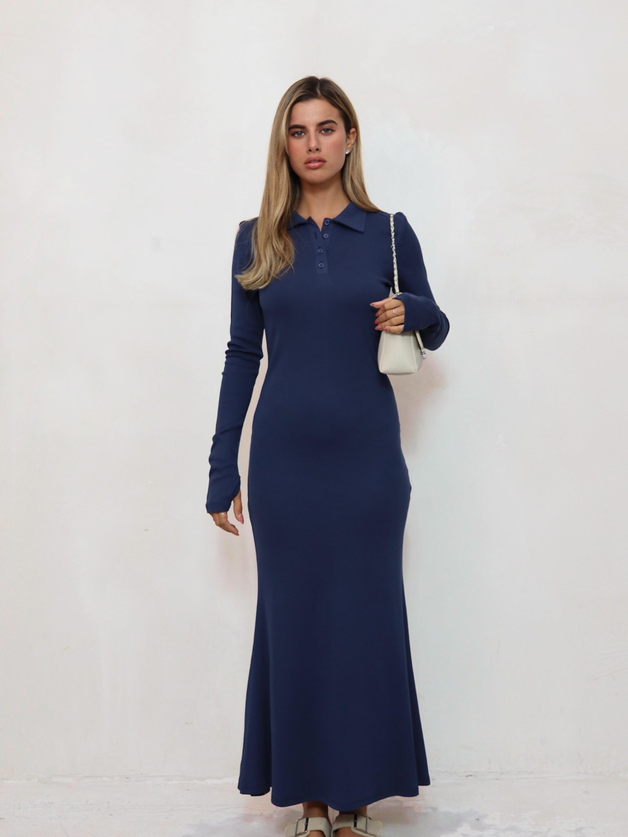 שמלת קים כחול