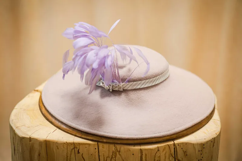 כובע לבד סגול לילך – יוקרה וסטייל בעיצוב עוצר נשימה