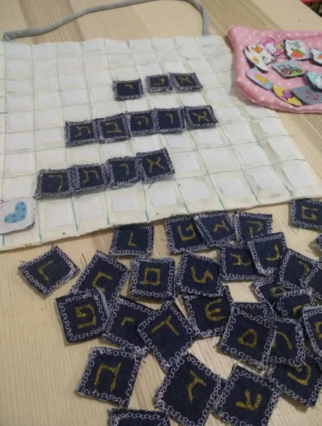 לוח משחק מבד ללימוד ועידוד קריאה