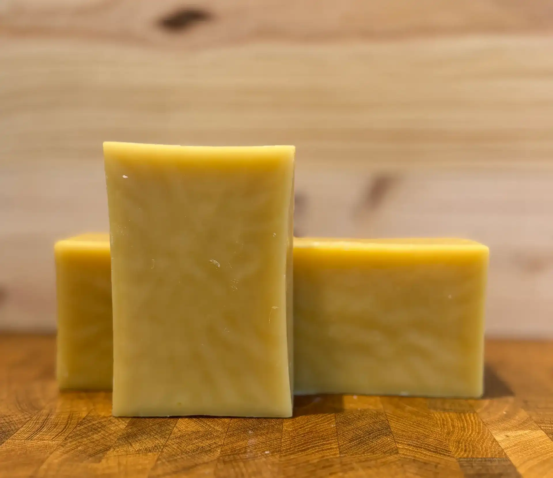 סבון דבש, קמומיל ושיבולת שועל טבעי לעור רגיש | Honey Hunter