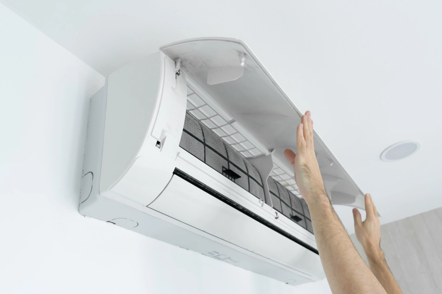 החלפת כבל למזגן