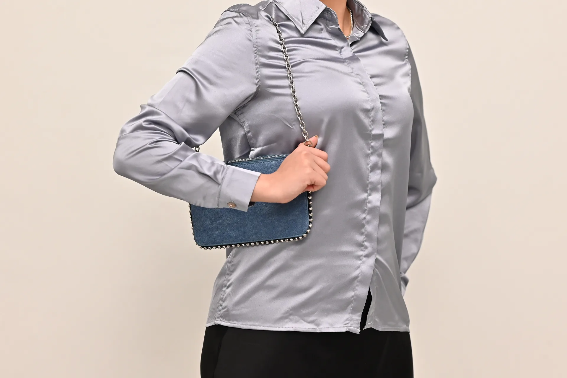 חולצת סאטן תכלת