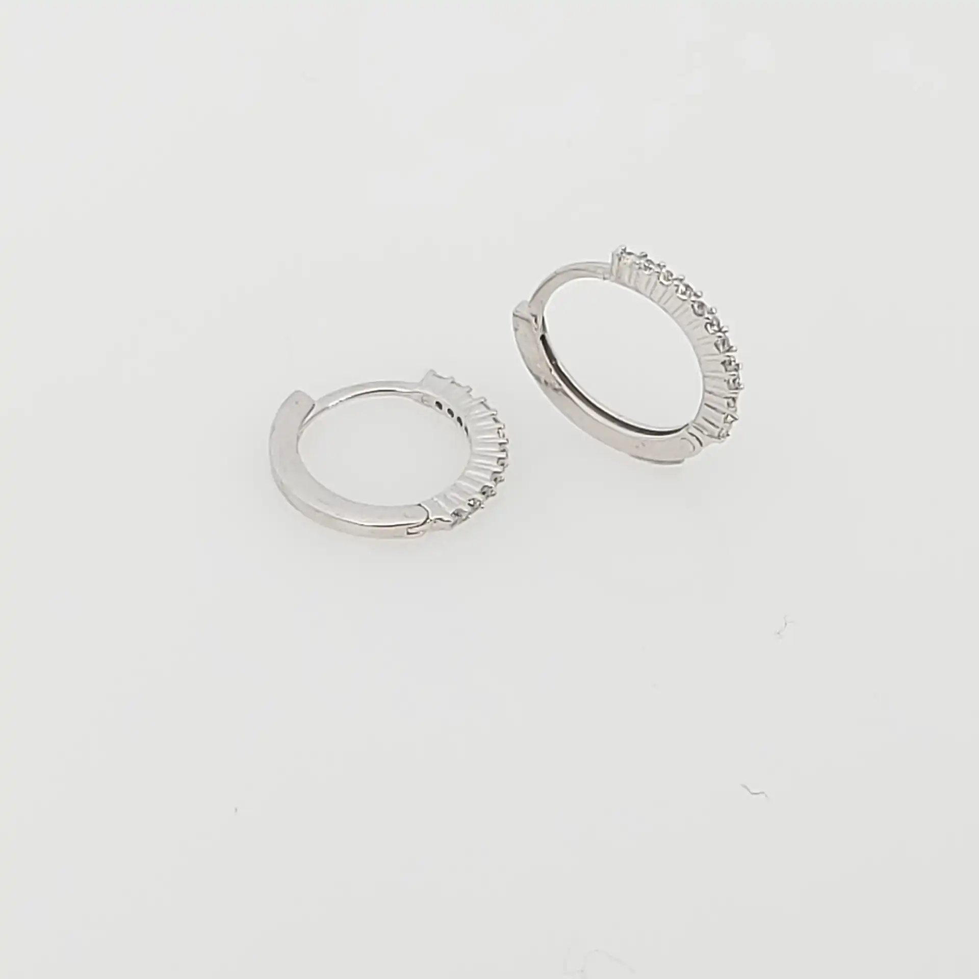 עגילי חישוק זהב לבן 14K