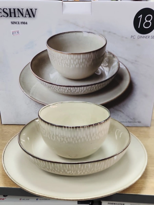 סט צלחות קדימה בצבע אופוויט