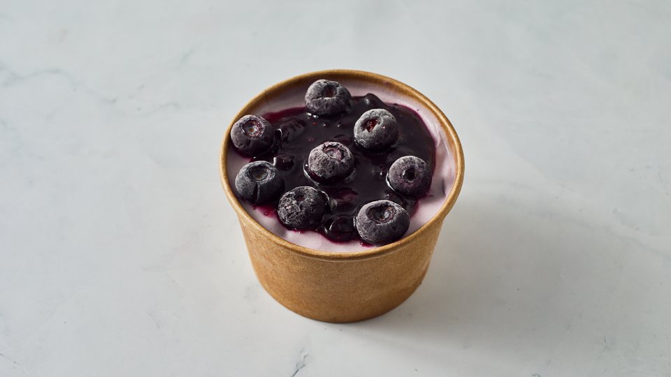 שמנת וניל ואוכמניות כחולות