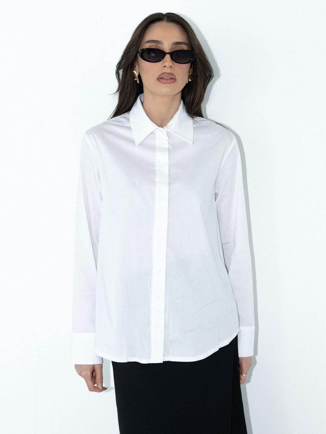 מכופתרת נאיה לבן