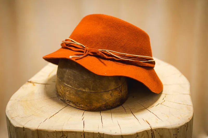 כובע לבד בעבודת יד