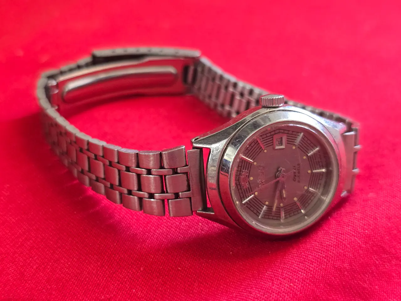 שעון יד לנשים אוריינט שעון ישן מאד השעון  במצב עבודה