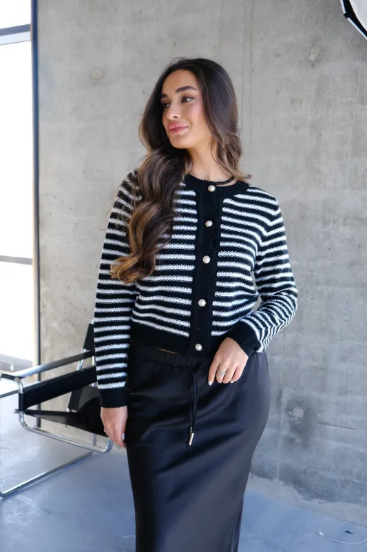 חצאית סאטן שחור