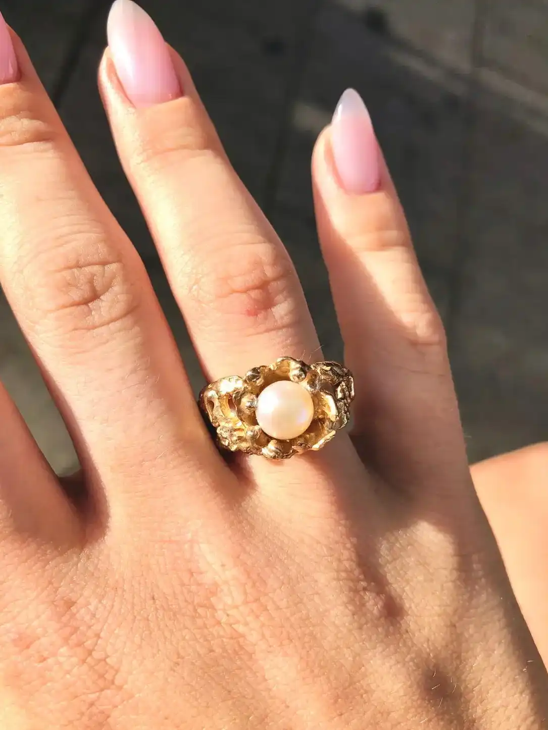  18:33 Golden flower ring with a fade pink natural pearl inside and 3 diamonds on the sides. 12 grams of 14k gold