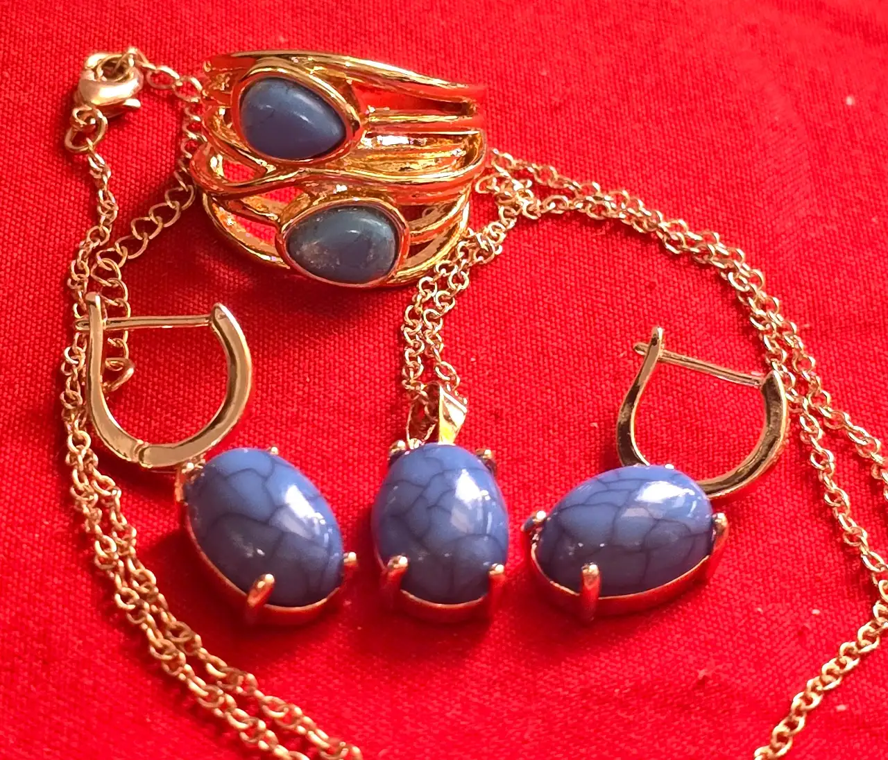 סט של שרשרת עם תליון שבוץ אבן תורכיז זוג עגילים וטבעת כולם עם אבני תורכיז הטבעת מידה 8