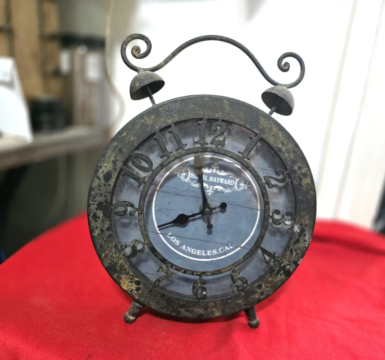 שעון שולחני גדול ויפה במצב עבודה