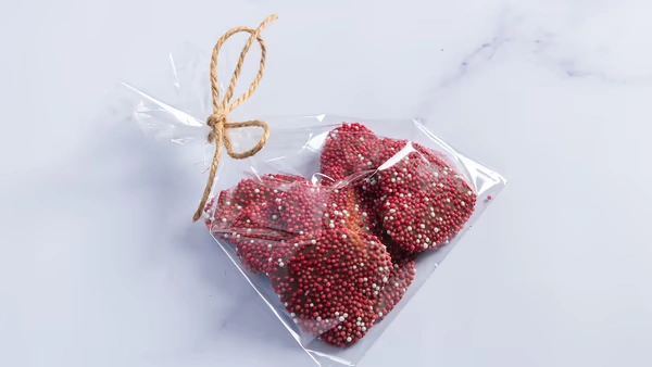 מארז מיני לבבות שוקולד חלב וסוכריות