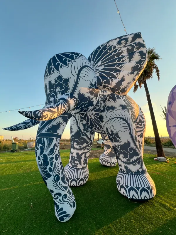 מייצג תפאורה מתנפח בסגנון פיל בסגנון יווני