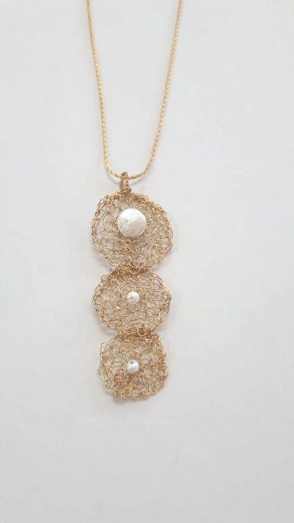 שרשרת גולדפילד סרוגה, שזורה פנינים