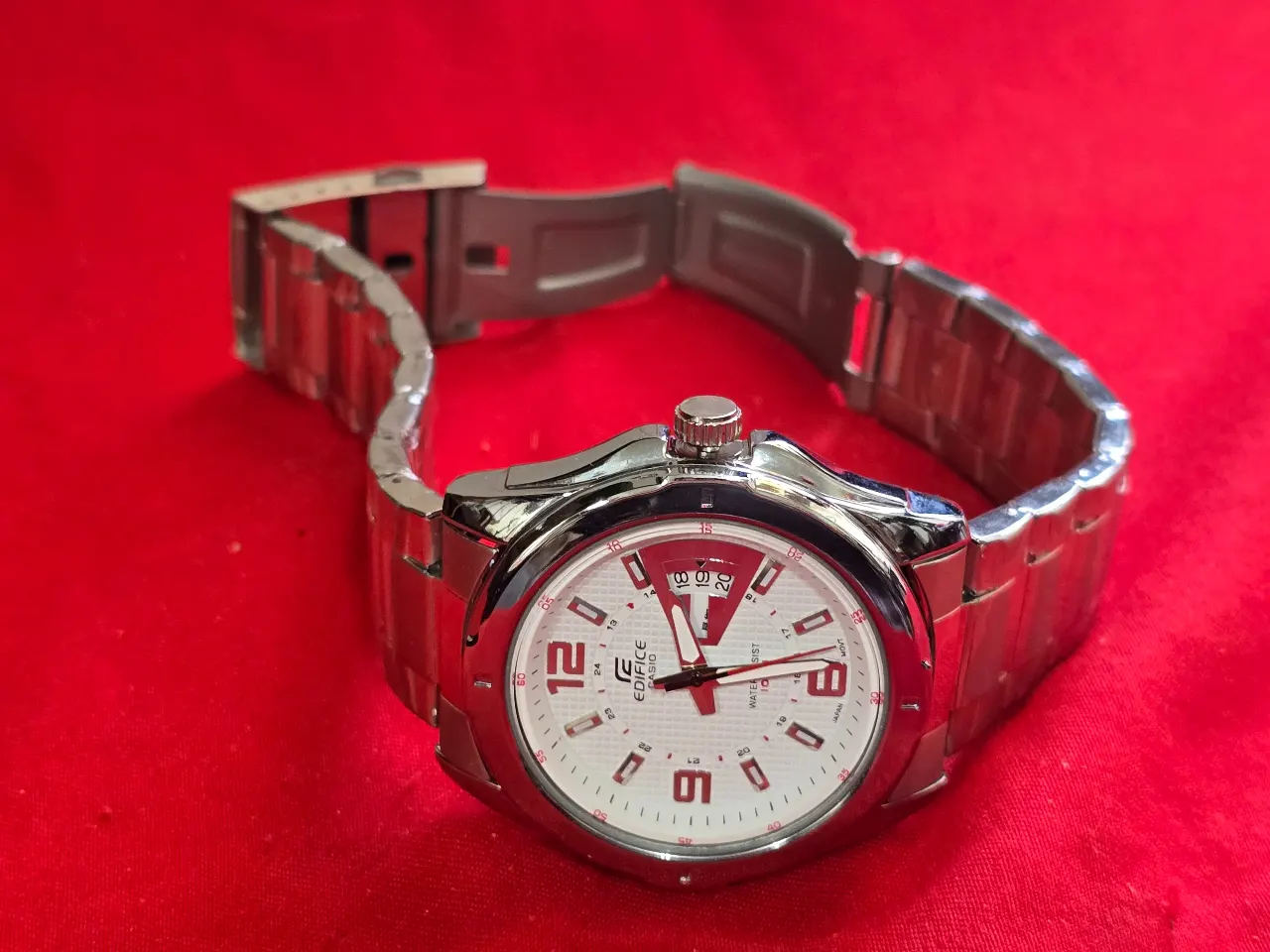 שעון יד חדש לגמרי עובד סוללה חדשה