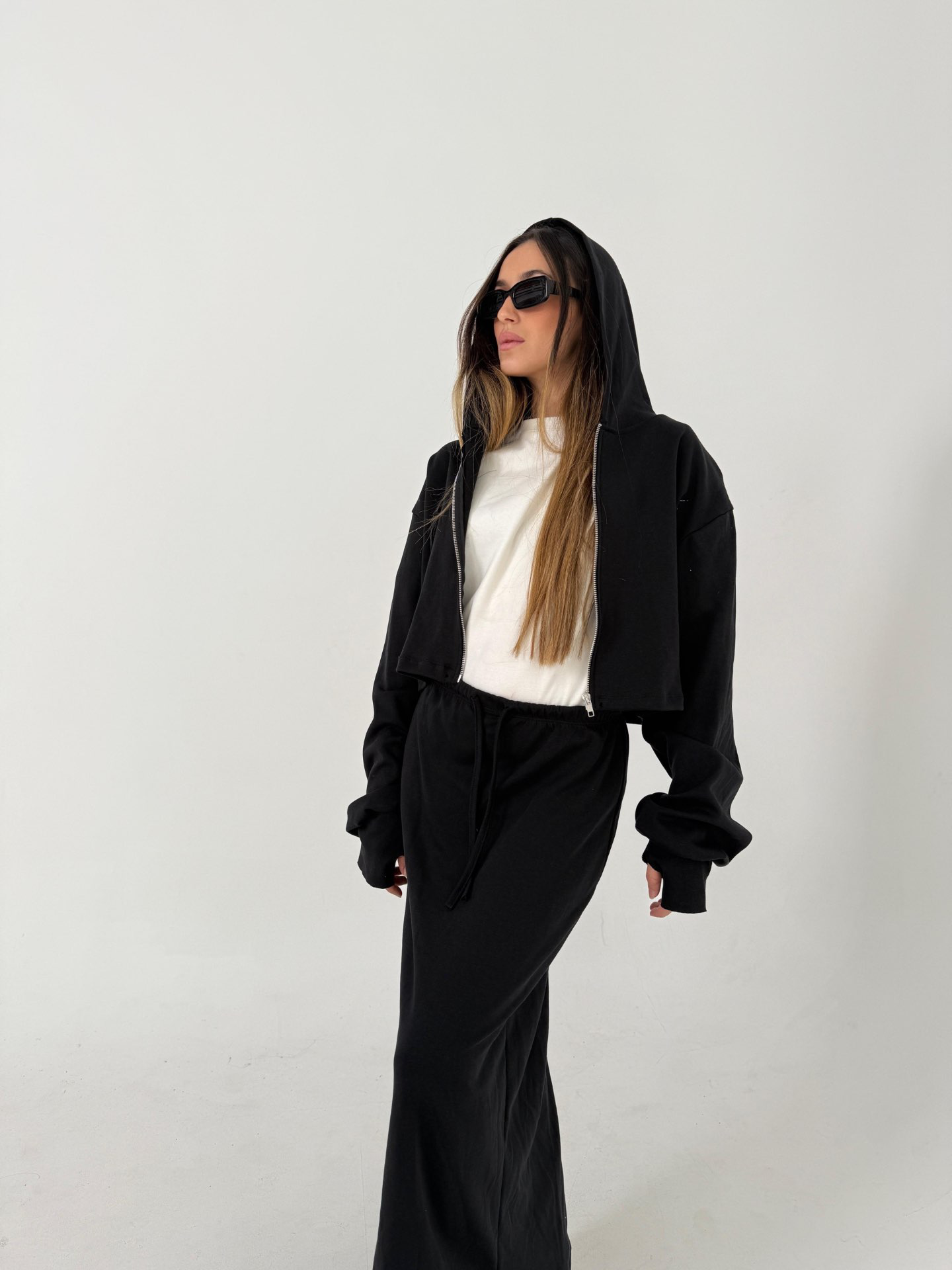 חליפת קפוצון שחר שחור