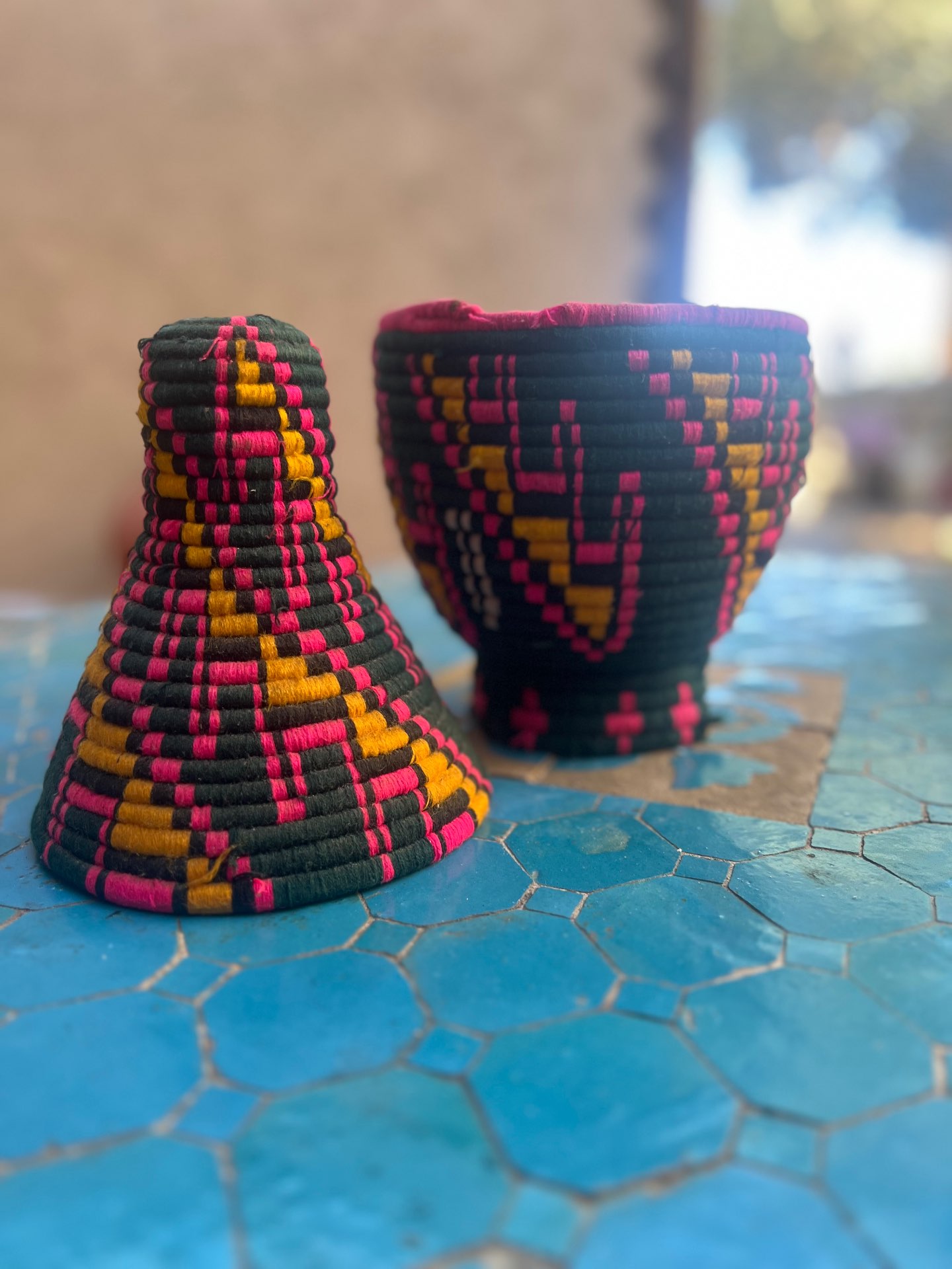 קופסא צבעונית עם מכסה