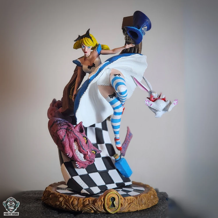 אליס בנפילה