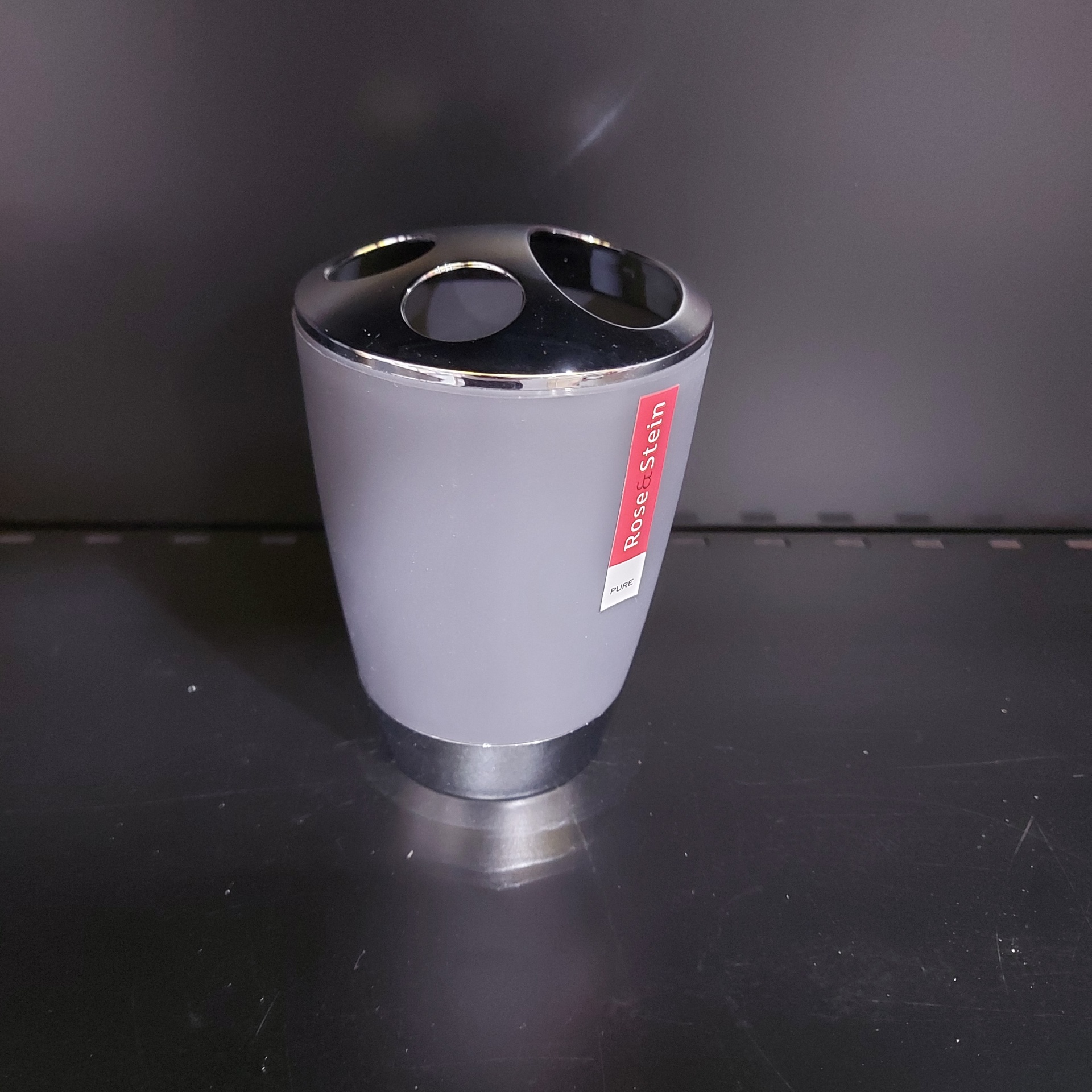 מתקן מברשות שיניים 