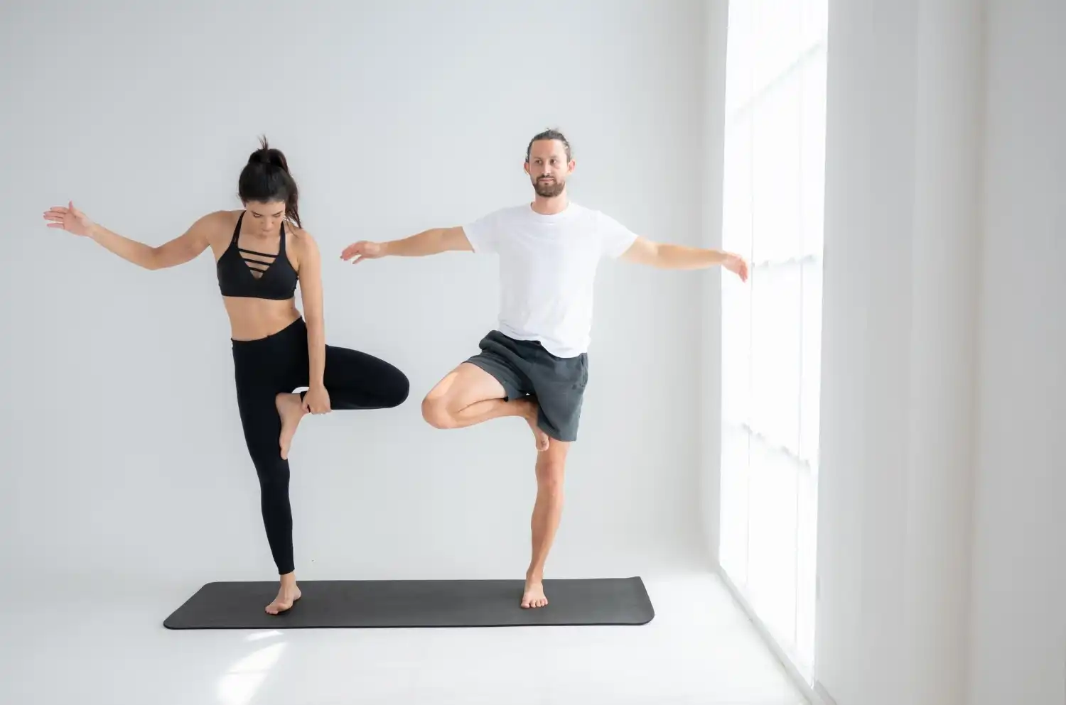 שיעור יוגה זוגי בסטודיו