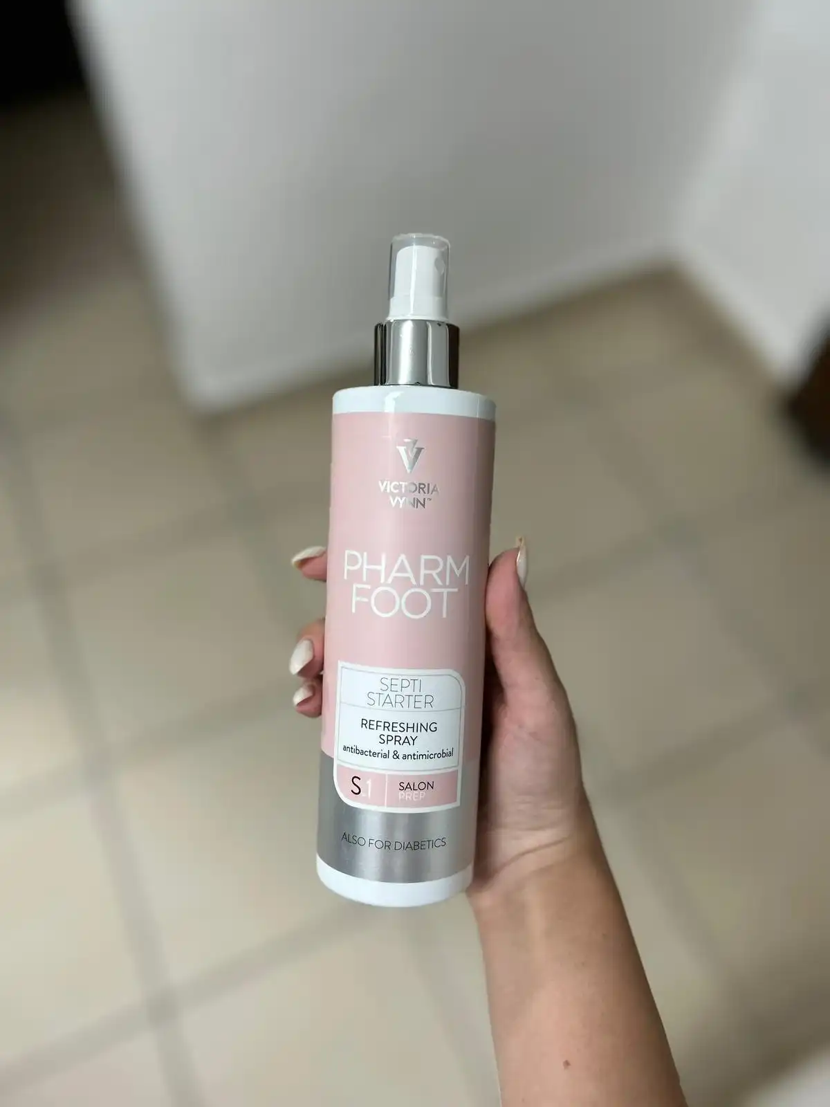 ספריי רענון אנטיבקטריאלי לרגליים