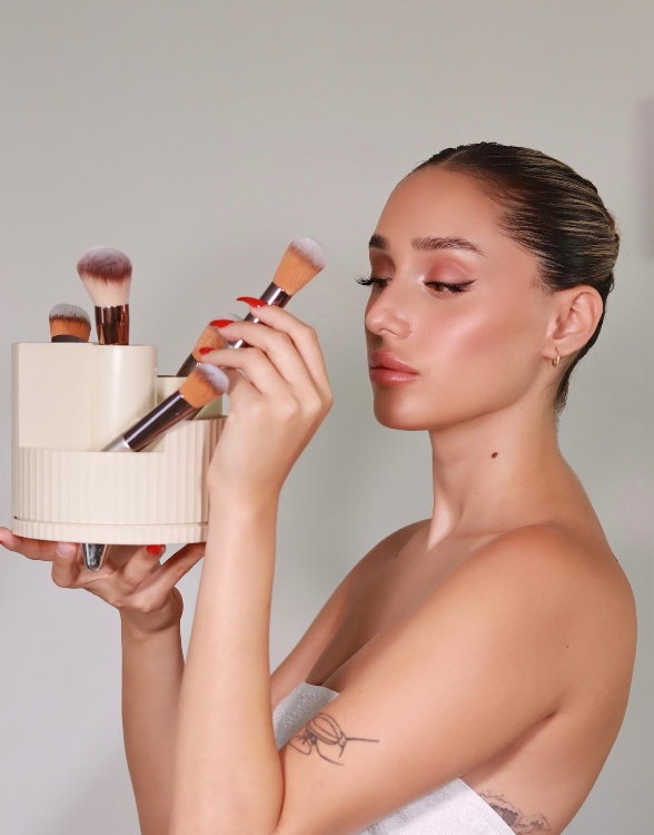 מעמד מברשות לפינת האיפור