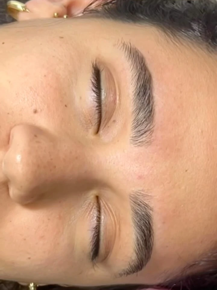 עיצוב גבות ושפם מקצועי | שיר ביוטי