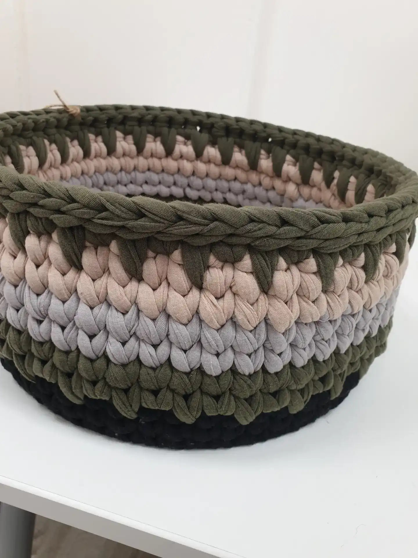 סלסלה סרוגה מחוטי טריקו