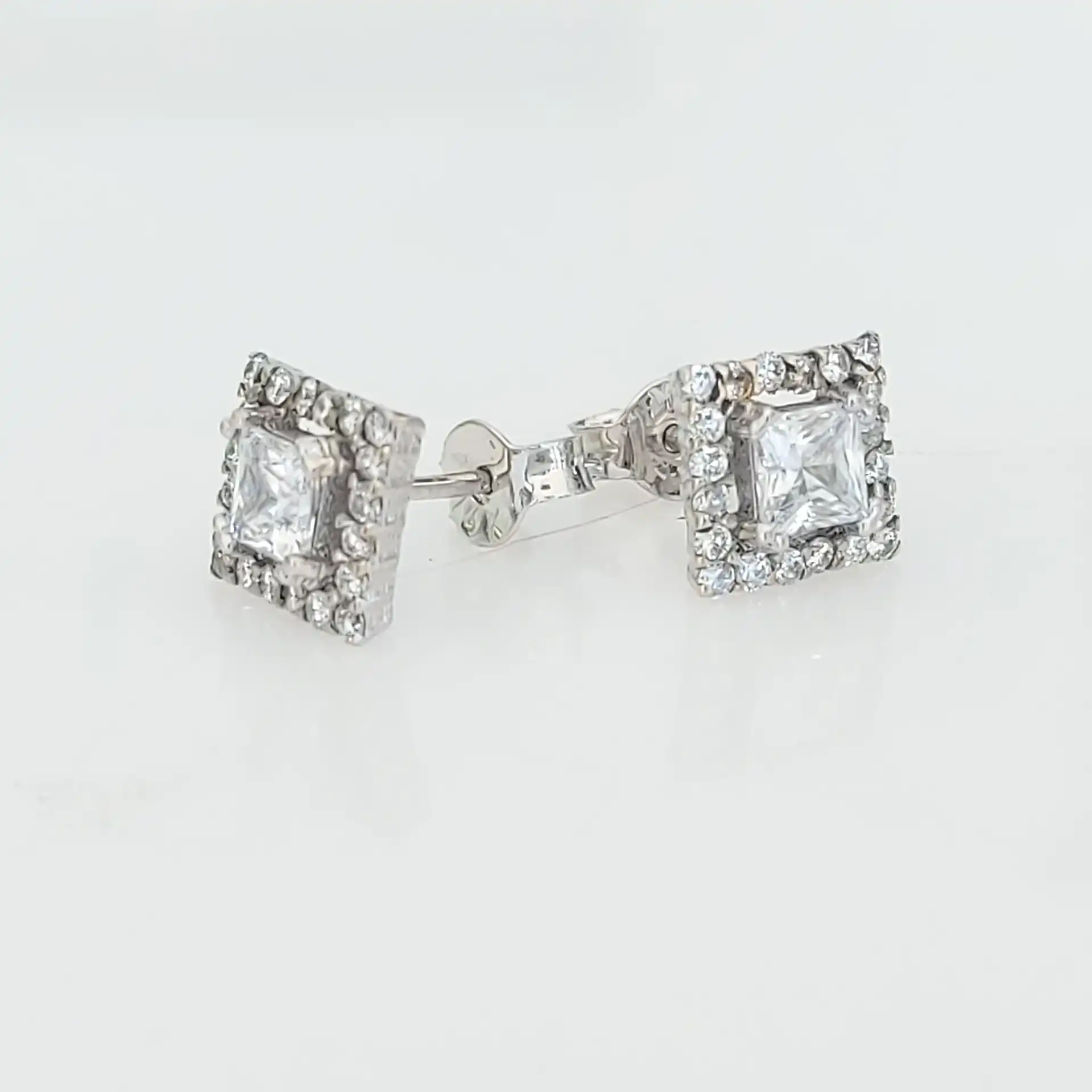 עגילים  צמודים זהב לבן 14קראט עם אבן  זירקוניה תוצרת איטליה