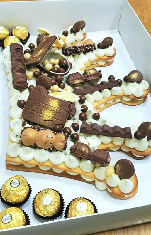 עוגת כתר מפוארת עם קרם וניל משגע