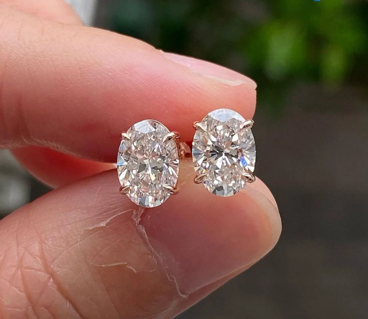 עגילים  Always goes