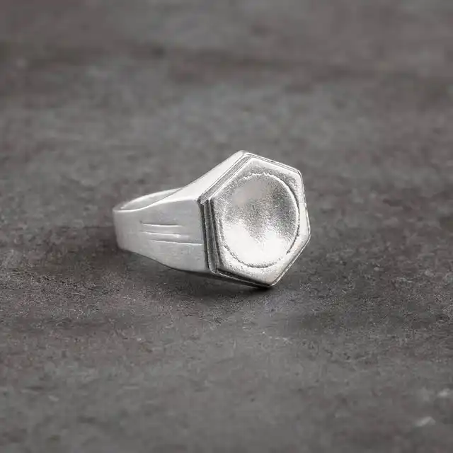 טבעת בעיצוב אישי ומשובצת