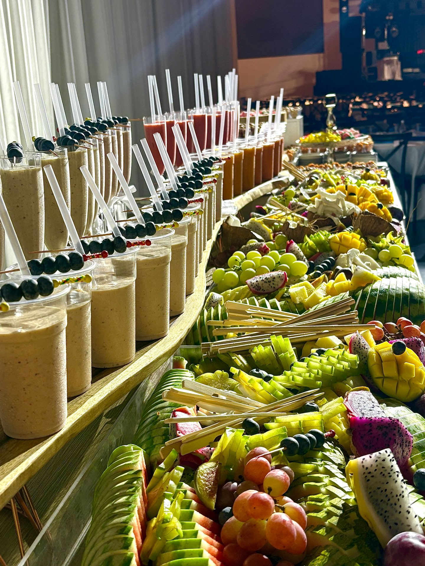 בר פירות 2.8 מטרים משולב פרישייקים טריים הכנה במקום!