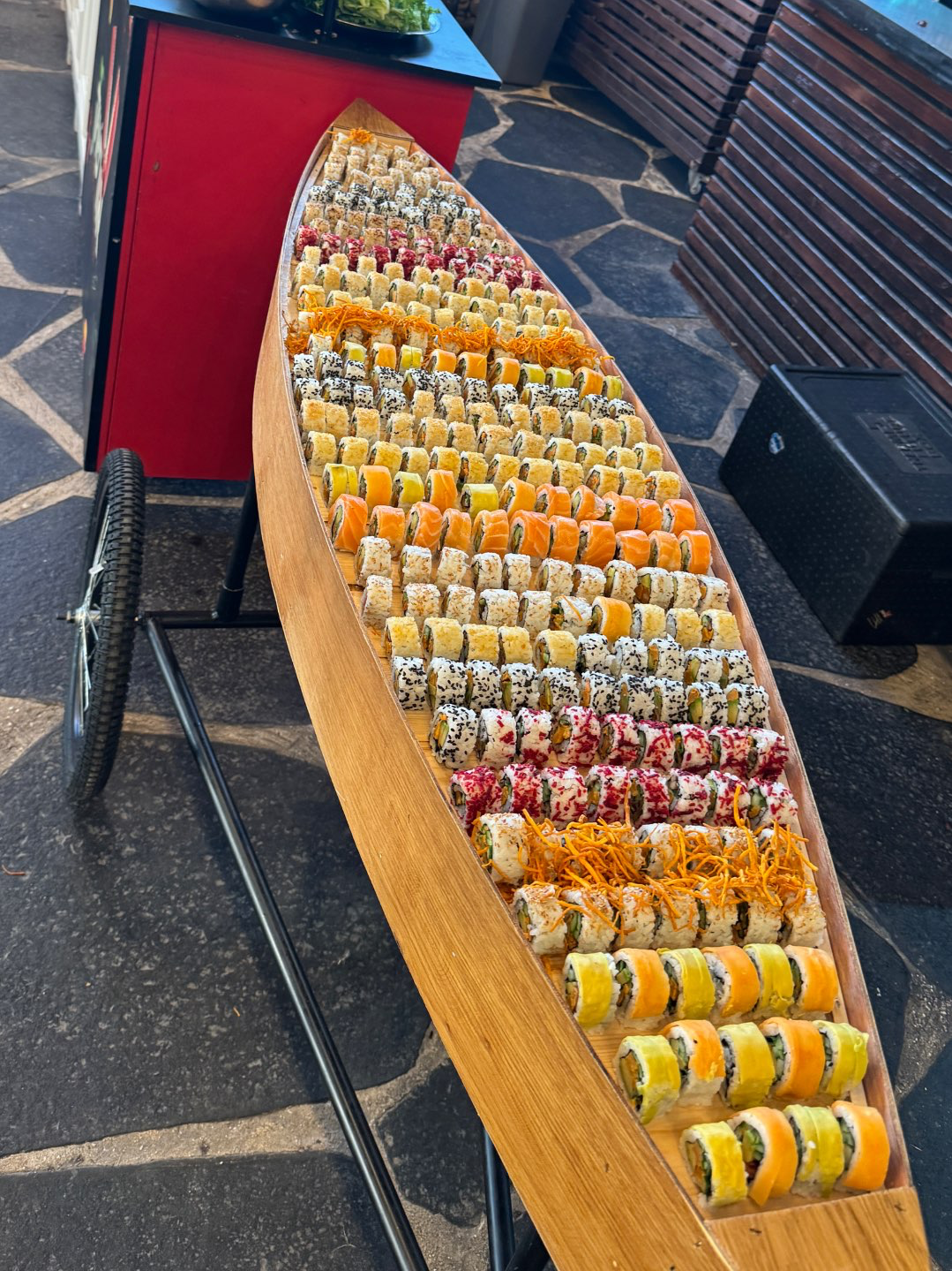 סירת סושי 2 מטרים 300 יחידות סושי