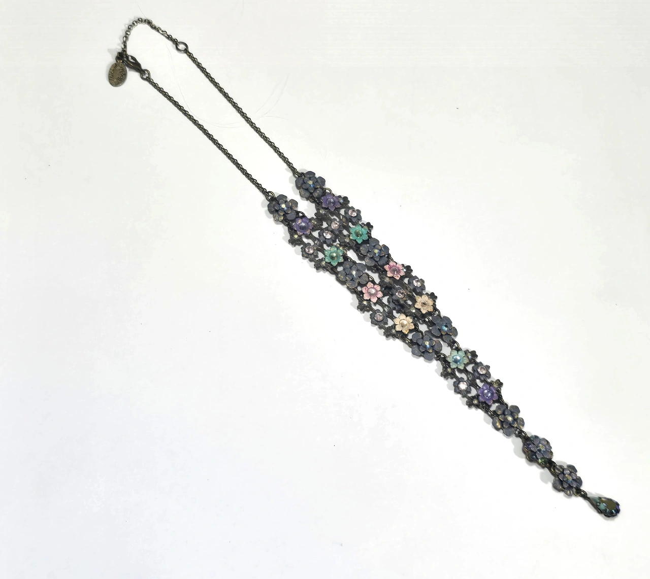 שרשרת מיכל נגרין שבוץ אבני סברובסקי ומעוטרת בפרים צבעוניות
