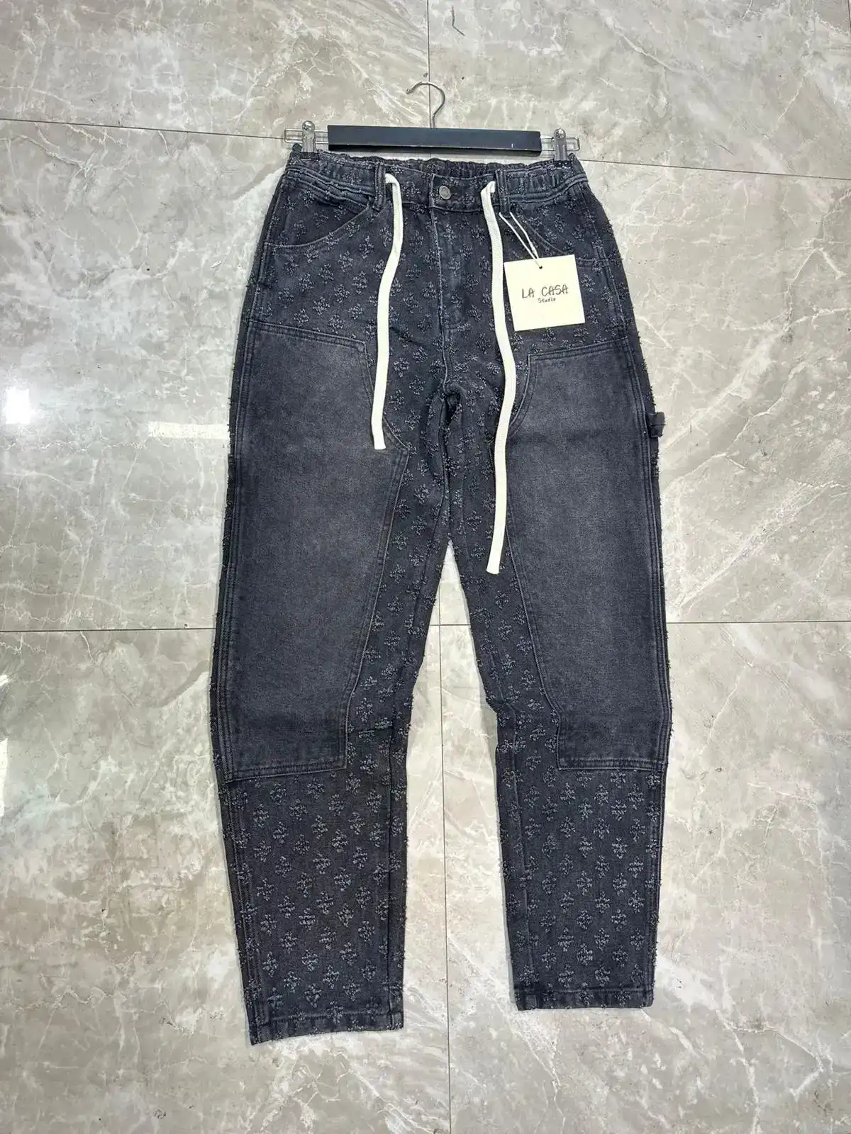 ג׳ינס אופנה שחור עם שרוך