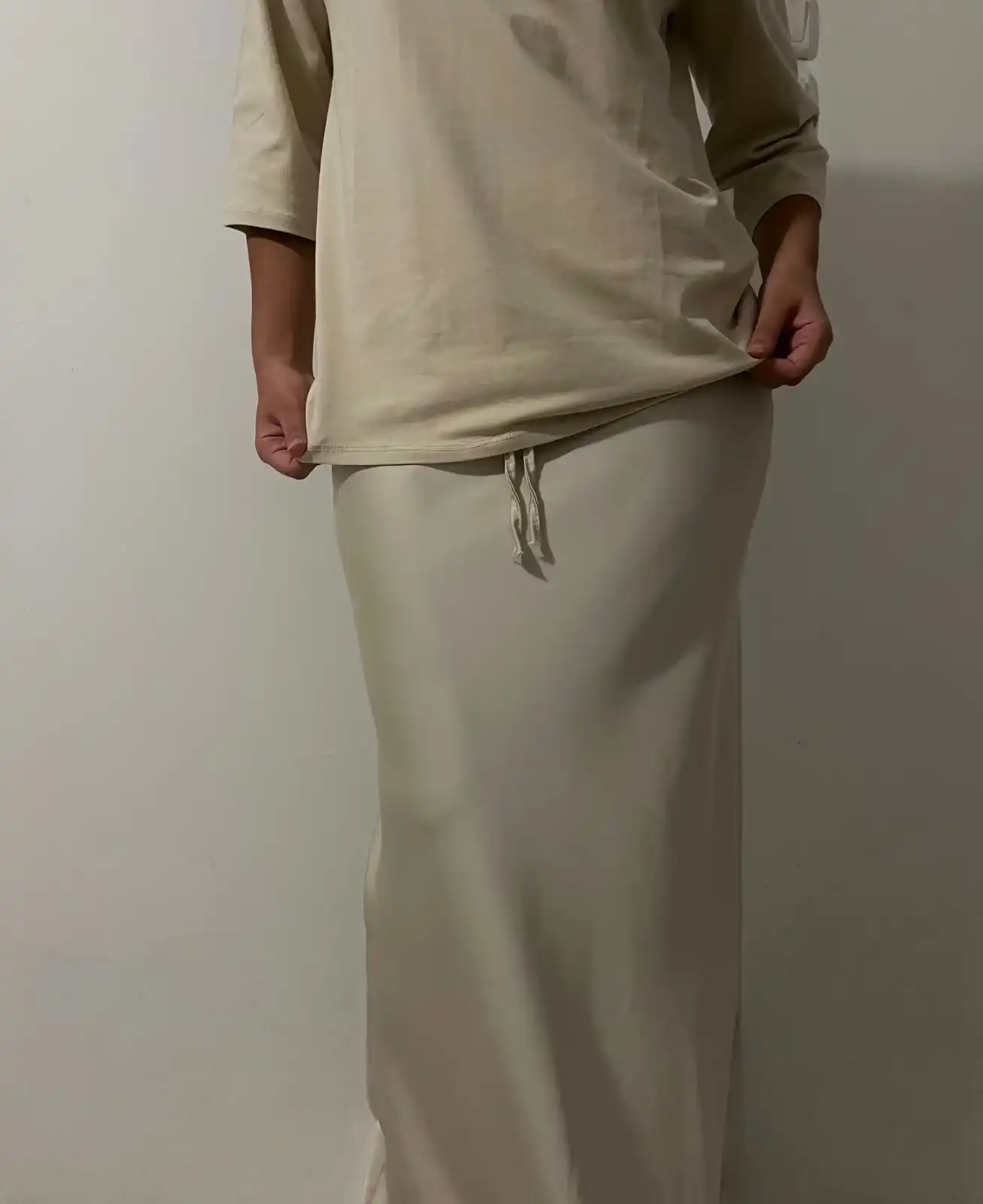 חצאית בד סאטן משי חלק - קרם