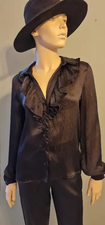 חולצת LENI שחורה