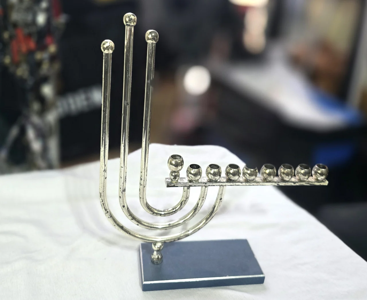 חנוכיה ממתכת  ציפוי י ניקל