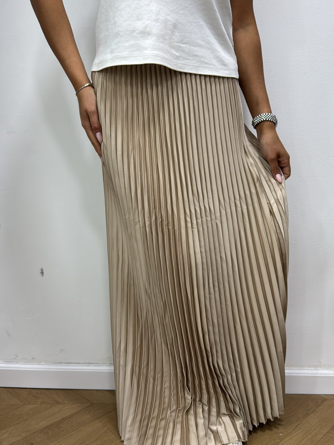 חצאית פליסה לין קאמל