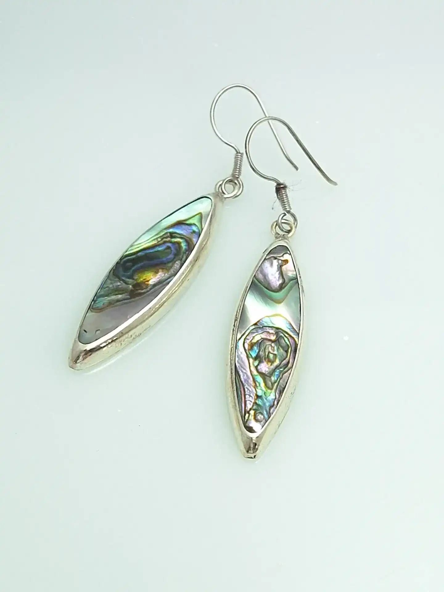 עגילי כסף עם אבן צדף פנינת ים