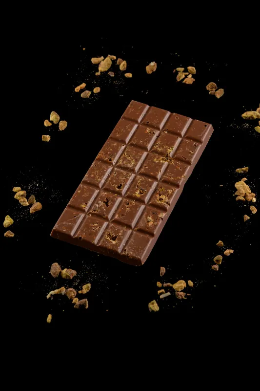 טבלאות שוקולד חלב פיסטוק קלוי