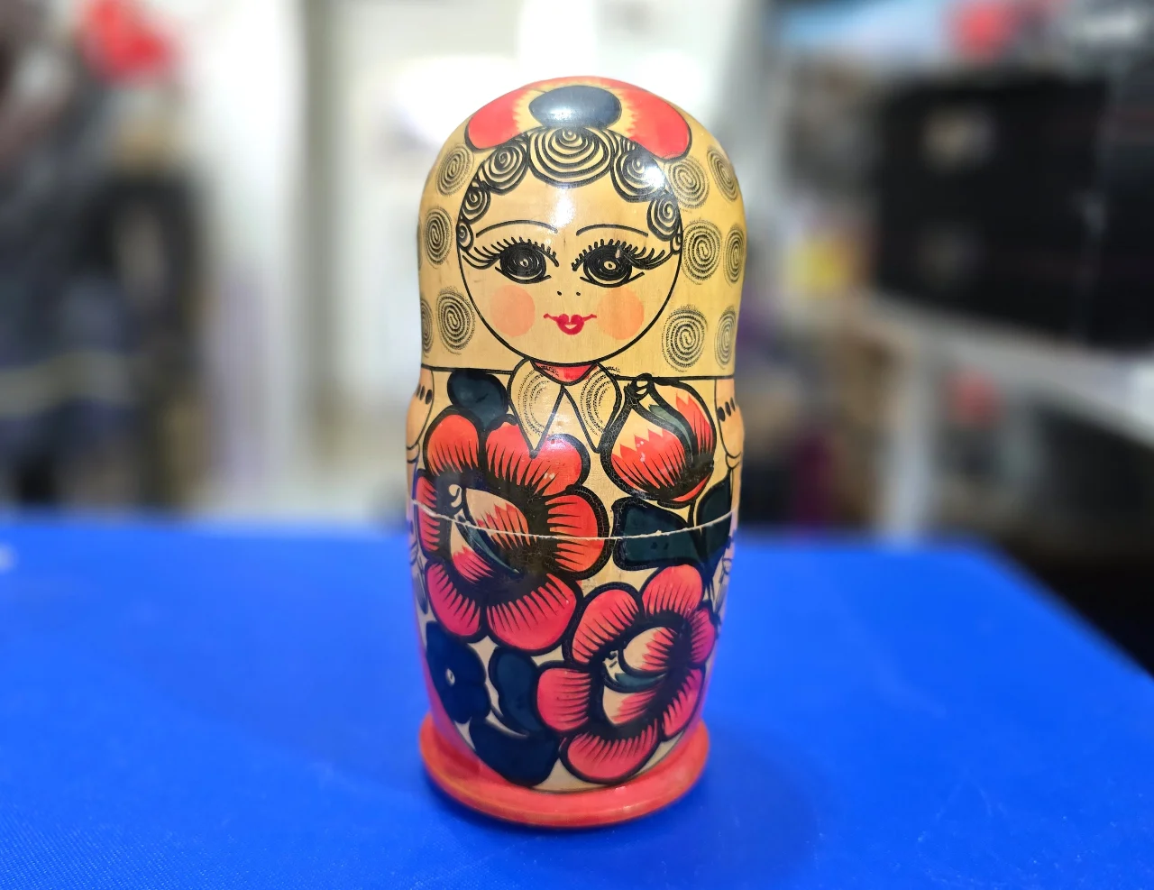 בבושקה יפה  ומהממת מעץ 7 חלקים גובה 18ס'מ