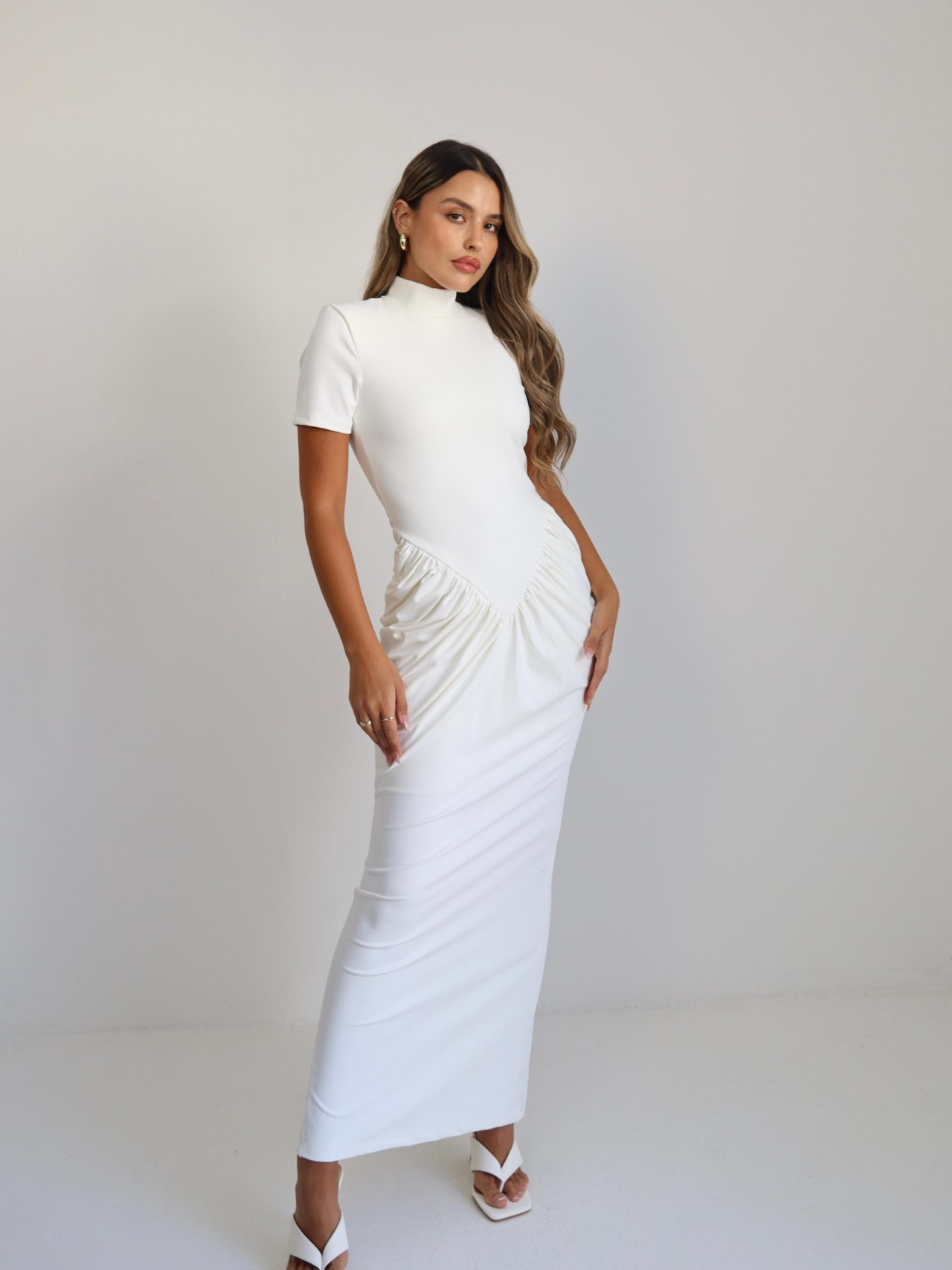 שמלת שני לבן