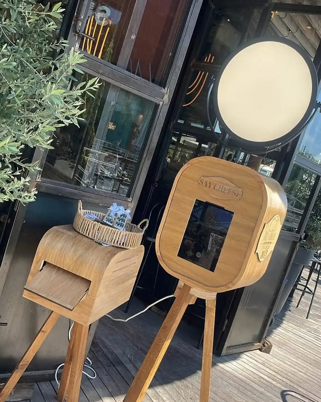 עמדת סלפי פוסטר לאירועים עם הדפסה מיידית | Orly Bklik