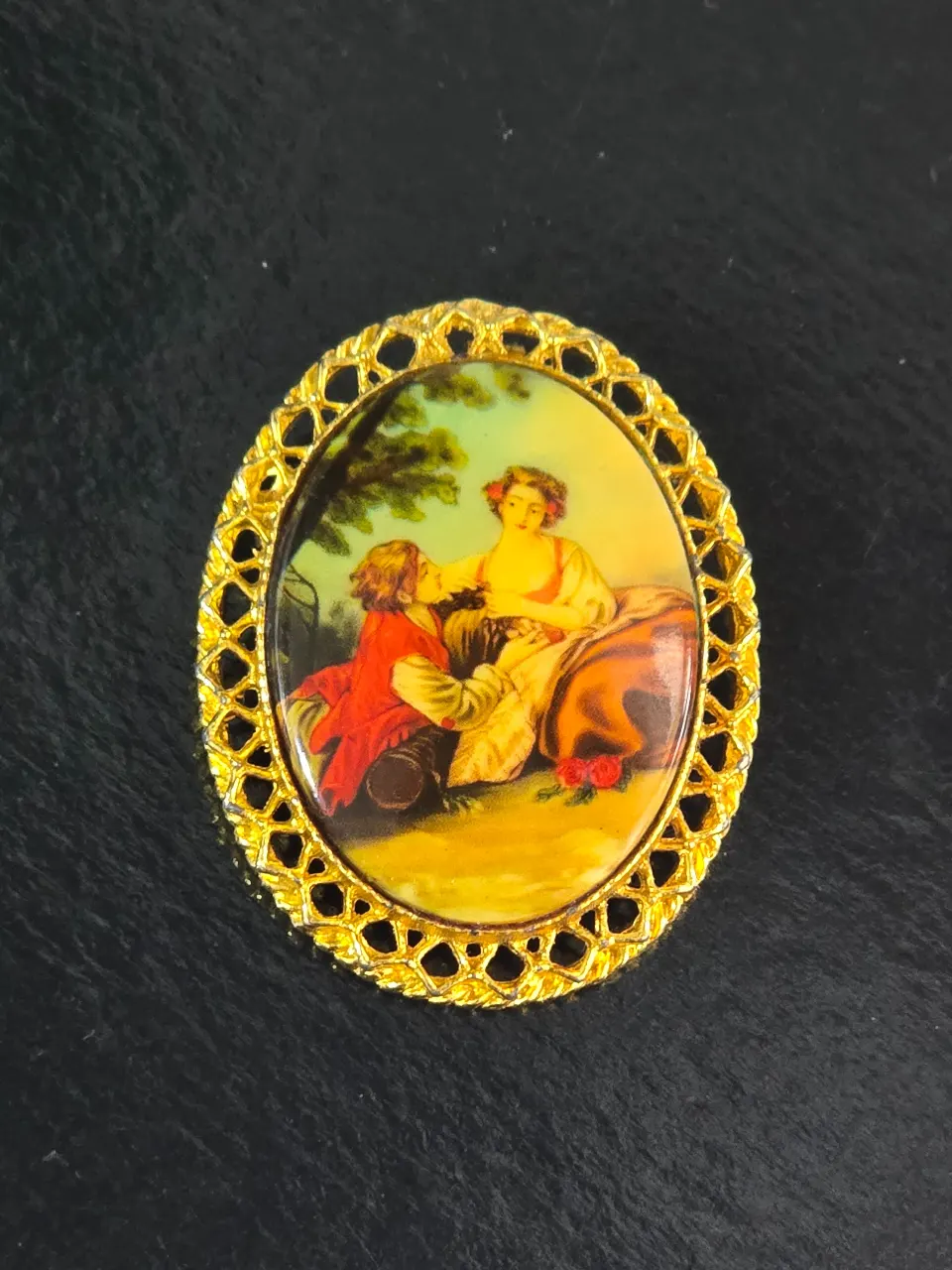 סיכה וגם תליון וינט'ג מפורצלן לימוז' המסגרת עם עיטורי מתכת בזהב