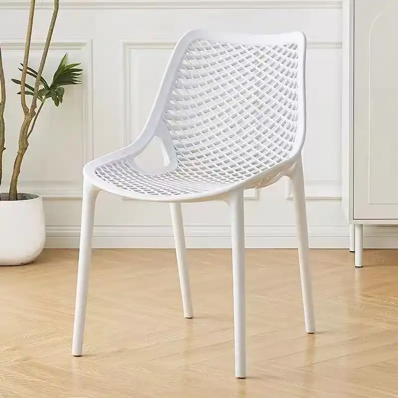 כסא פלסטיק אוורסט צבע לבן